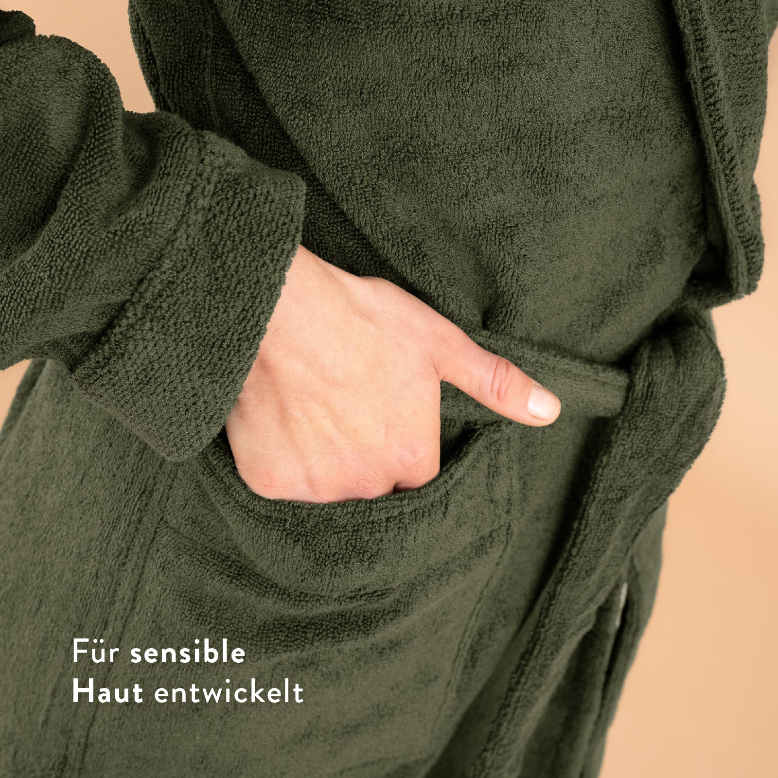 Vorbestellung - The Bathrobe